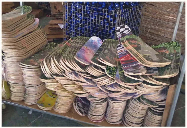 60CM Skateboard Beginner Kids Cartoon Skateboard Maple Wood Deck Skate Board Outdoor Long Board Double Rocker Skateboard Child