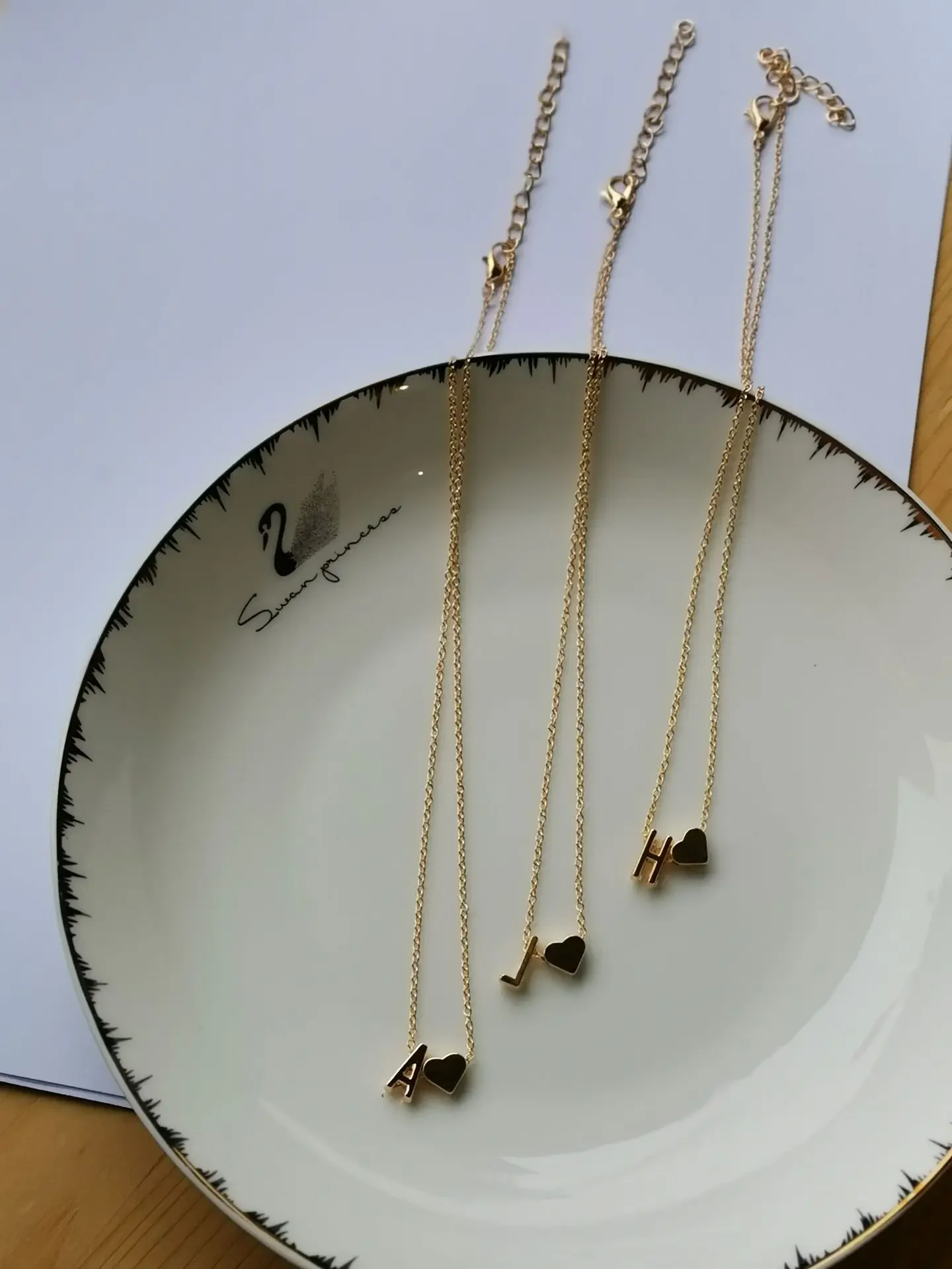 XINYI Fashion Tiny Heart Dainty Initial Necklace Gold Silver Color Letter Name Choker For Women Pendant Jewelry Gift