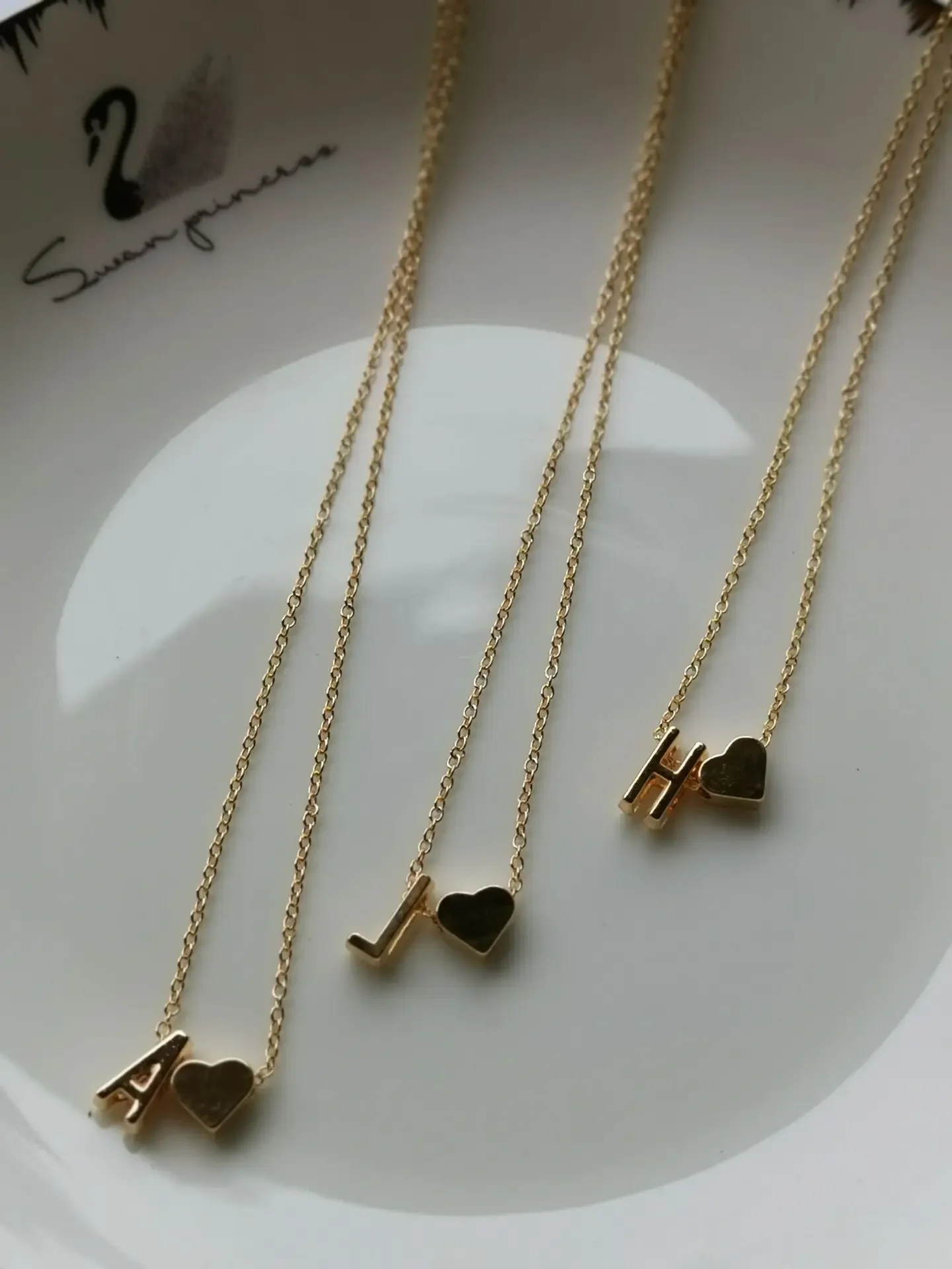 XINYI Fashion Tiny Heart Dainty Initial Necklace Gold Silver Color Letter Name Choker For Women Pendant Jewelry Gift