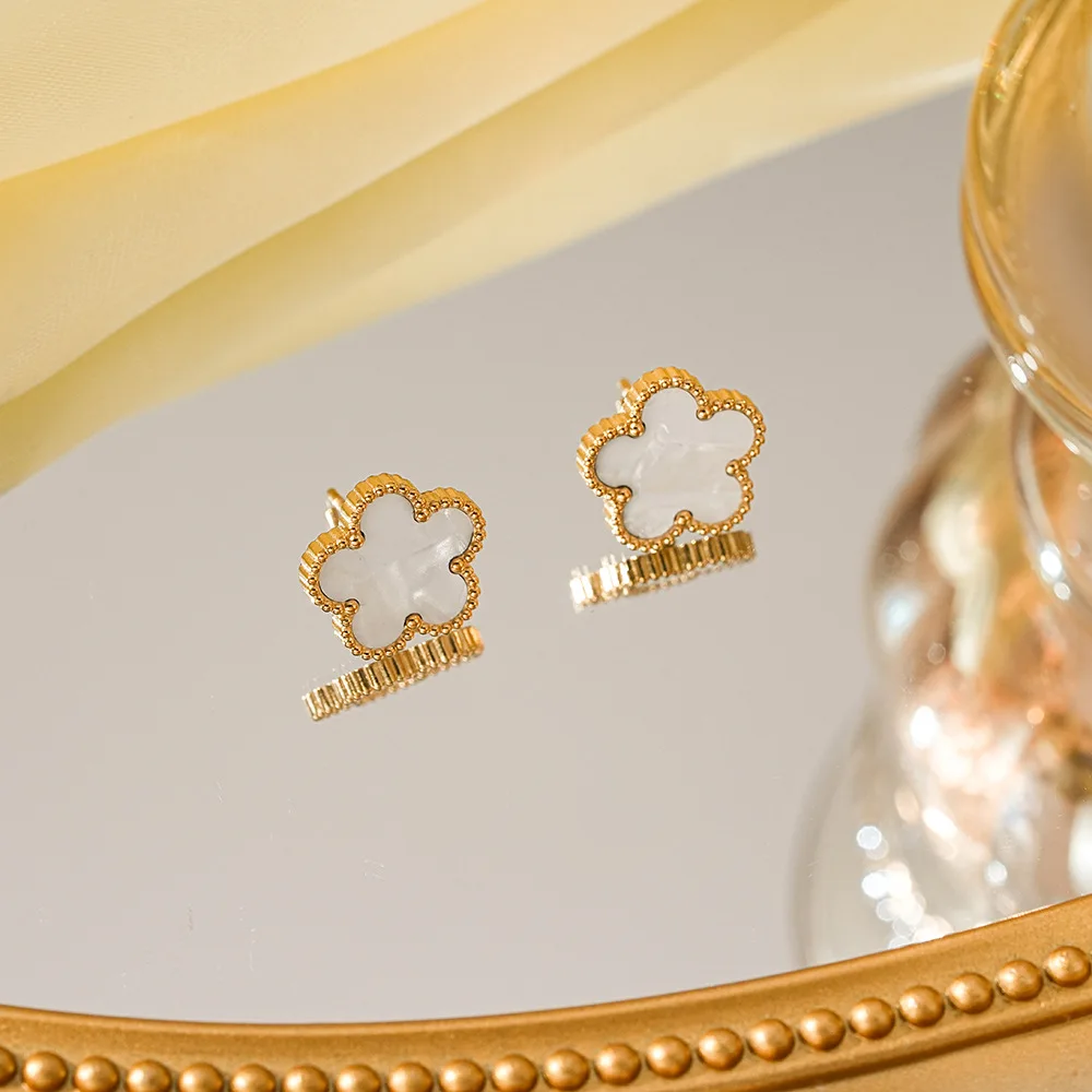 Simple Fashion Elegant Stainless steel 18K gold-plated Fiver-leaf Clover Earrings light luxury niche senior sense of five flower