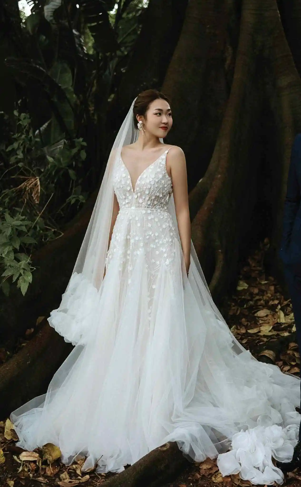 Customized Bridal Wedding Veil 3M Long Cathedral Petal Edge Two Layer Soft Tulle Trailing Veil With Comb Wedding Accessories