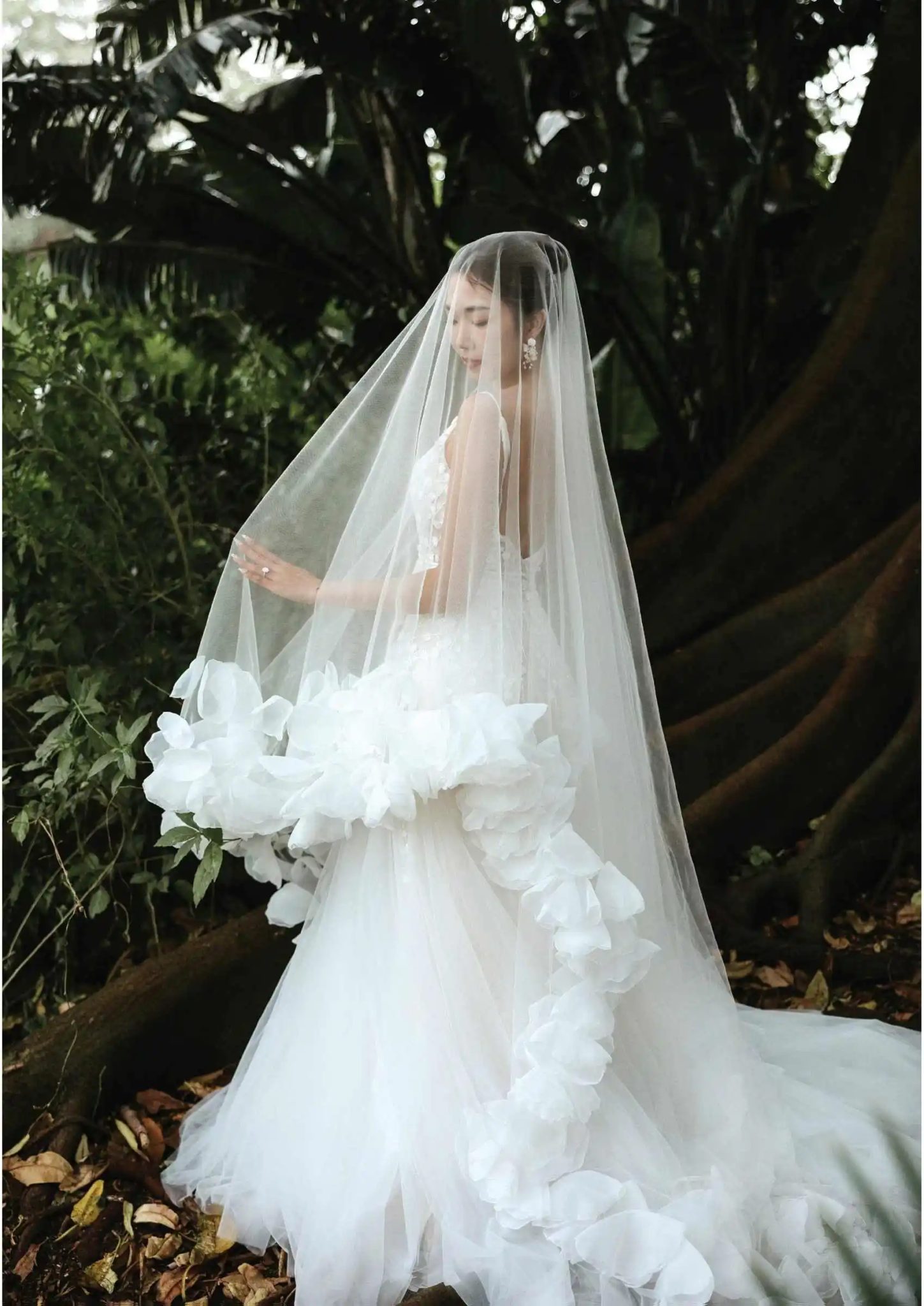 Customized Bridal Wedding Veil 3M Long Cathedral Petal Edge Two Layer Soft Tulle Trailing Veil With Comb Wedding Accessories