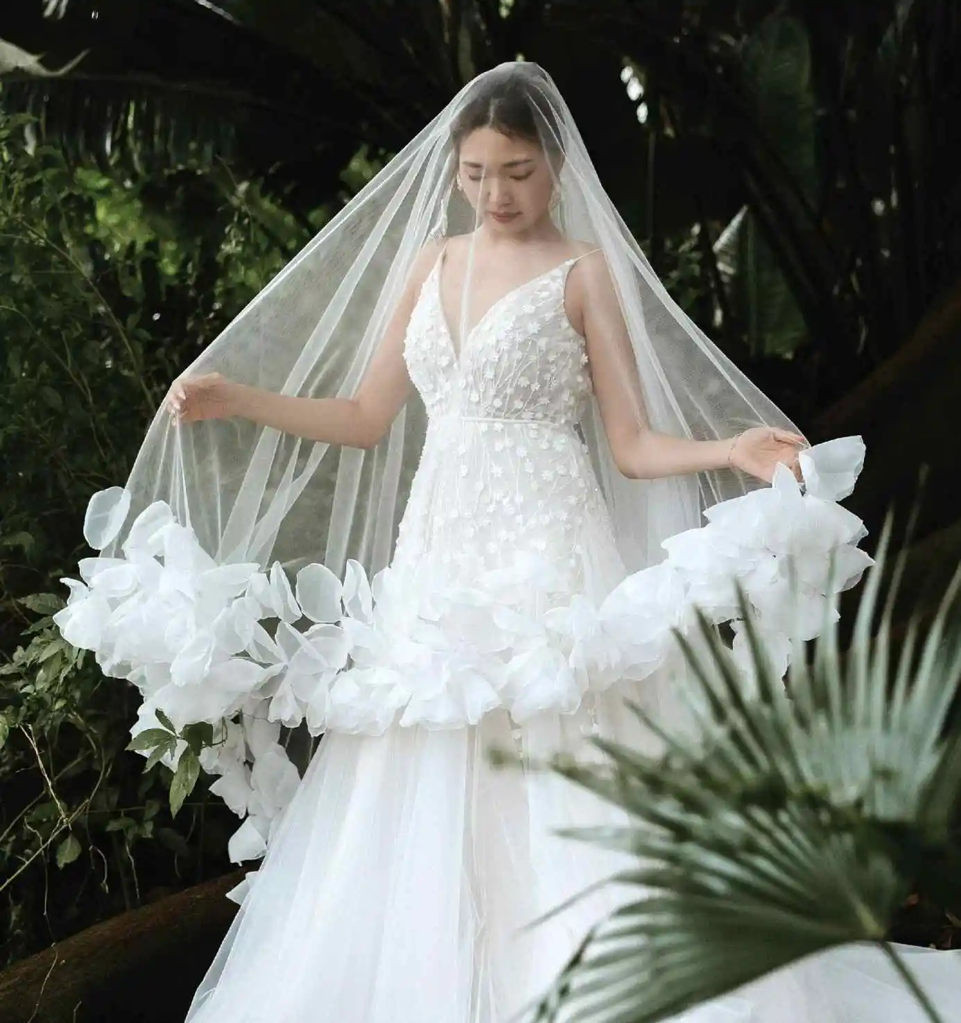 Customized Bridal Wedding Veil 3M Long Cathedral Petal Edge Two Layer Soft Tulle Trailing Veil With Comb Wedding Accessories