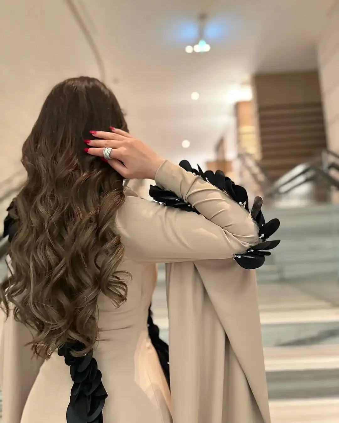 customized  Long Sleeves Prom Dresses O-Neck Party Dresses Hand Flowers Pleated Floor Length Temperament Evening Dresses