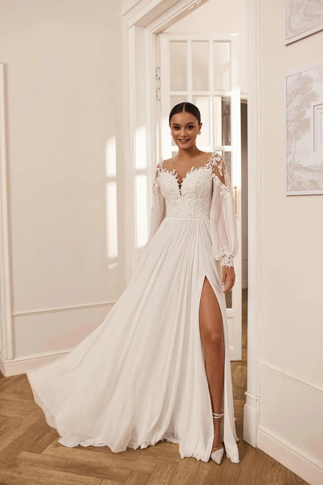 Customized Elegant Formal Classic Luxury  Charming Wedding Dress 	White Net Applique Wedding Party  Pearl Poretrait Dresses