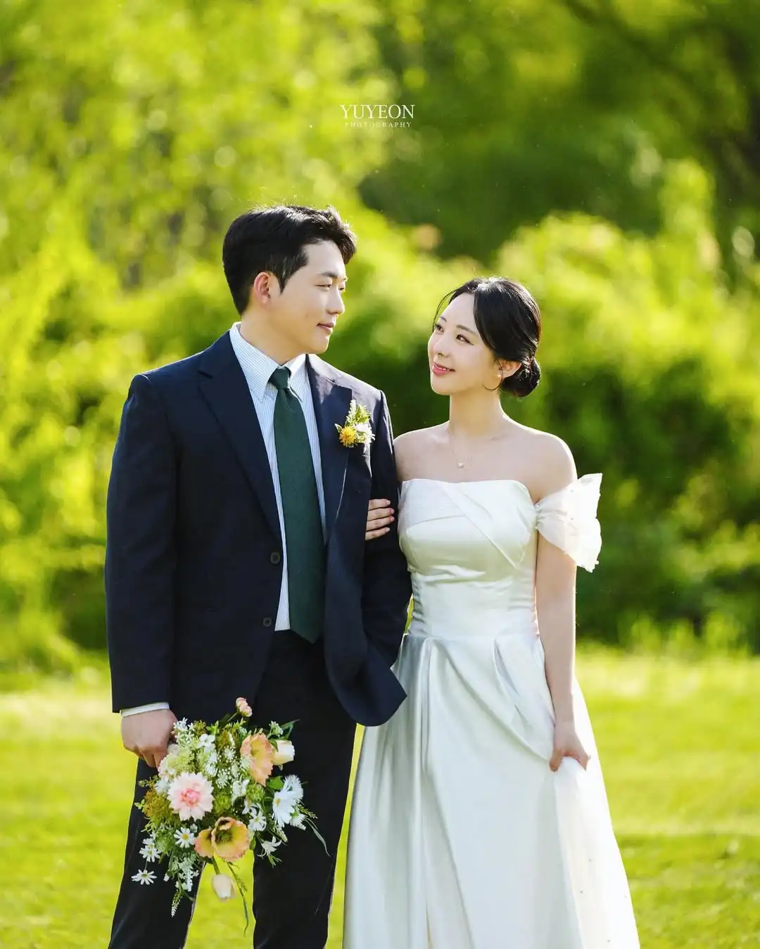 Giyu Simple Off the Shoulder Wedding Dresses A-Line Soft Satin Bridal Gown Floor-Length Korea Photoshoot Pearl Sleeve Customized