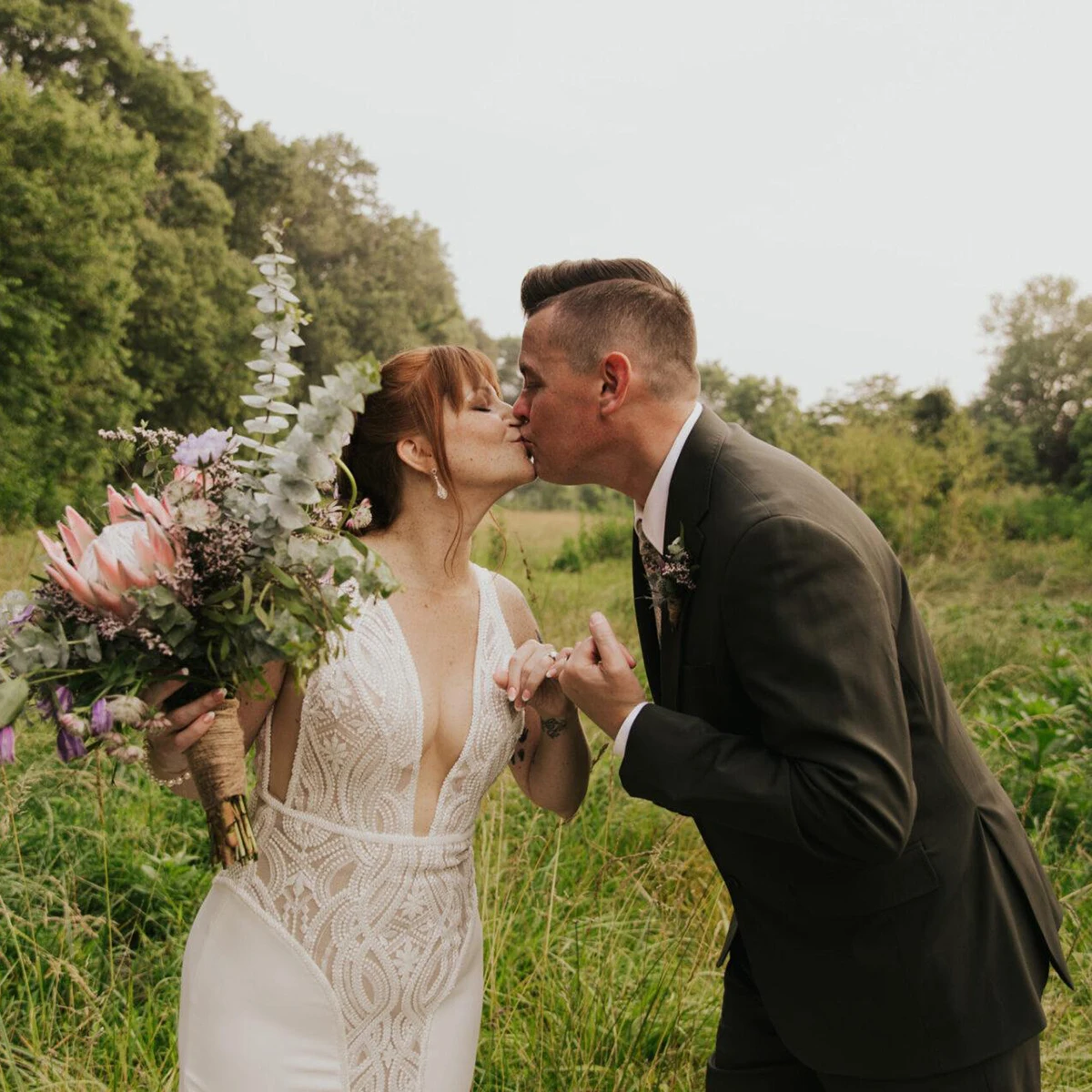 Sexy Deep V Neck Lace Patchwork Wedding Dress Satin Mermaid Open Back Sleeveless Customized Cutout Sides Luxury Bridal Gowns