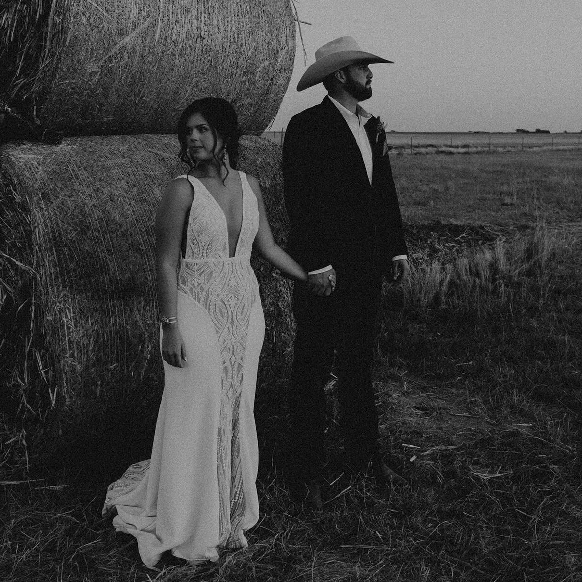 Sexy Deep V Neck Lace Patchwork Wedding Dress Satin Mermaid Open Back Sleeveless Customized Cutout Sides Luxury Bridal Gowns