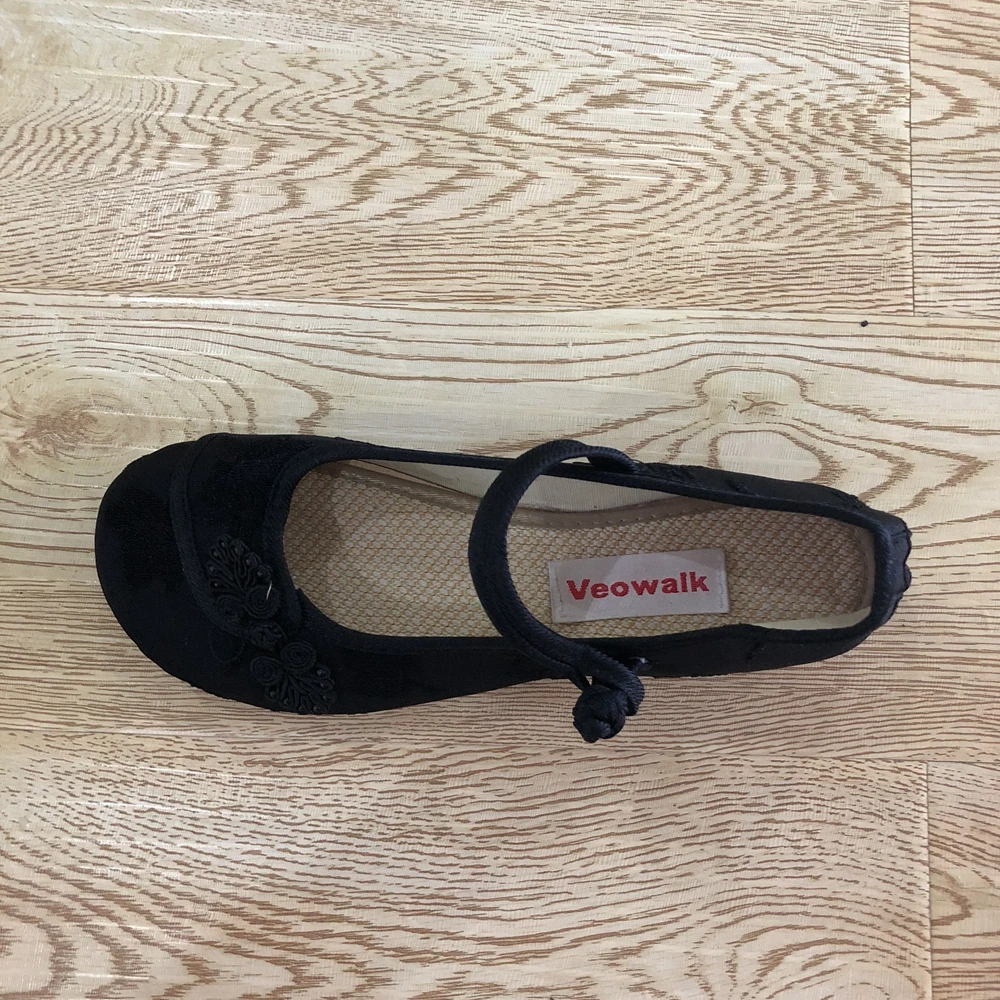 Veowalk Chinese Knot Women Cotton Fabric Embroidered Ballet Flats Retro Ladies Casual Traditional Old Beijing Shoes Solid Color