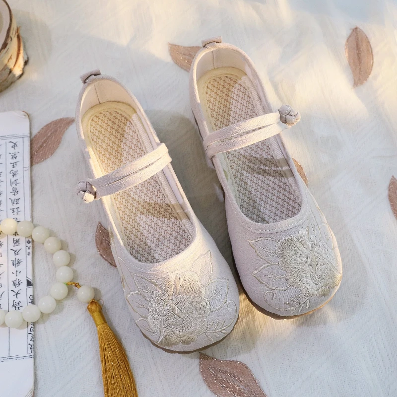 2025 New Women's Vintage Embroidered Flats Chinese Ethnic Style Ladies Fashion Hanfu Shoes Chic Elegant Women Causal Cloth Shoes
