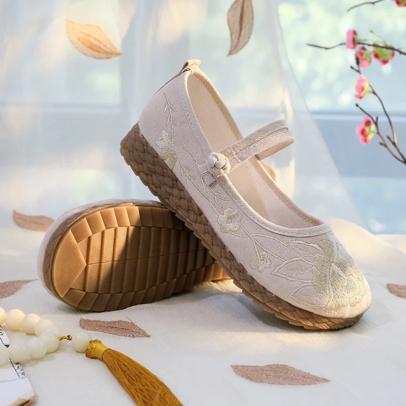 2025 New Women's Vintage Embroidered Flats Chinese Ethnic Style Ladies Fashion Hanfu Shoes Chic Elegant Women Causal Cloth Shoes