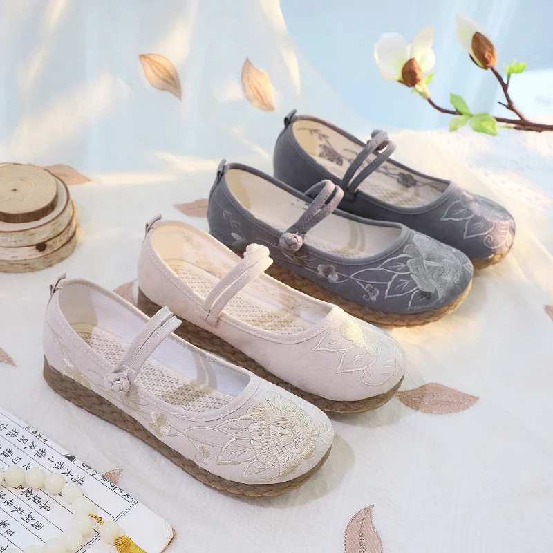 2025 New Women's Vintage Embroidered Flats Chinese Ethnic Style Ladies Fashion Hanfu Shoes Chic Elegant Women Causal Cloth Shoes