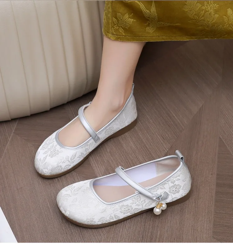 Women Chinese Style Old Beijing Cloth Shoes Pearl Buckle Elegant Comfortable Soft Bottom Shoes for Summer Flat Mary Jane Shoes