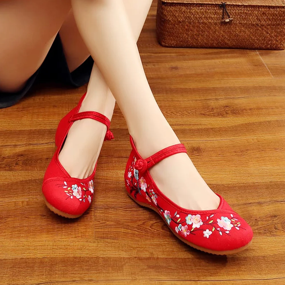 Women‘s Cheongsam Shoes Low Heel Single Shoes Retro Mercerized Satin Chinese Elements Flat Heel Shoes Embroidery Hanfu Shoes