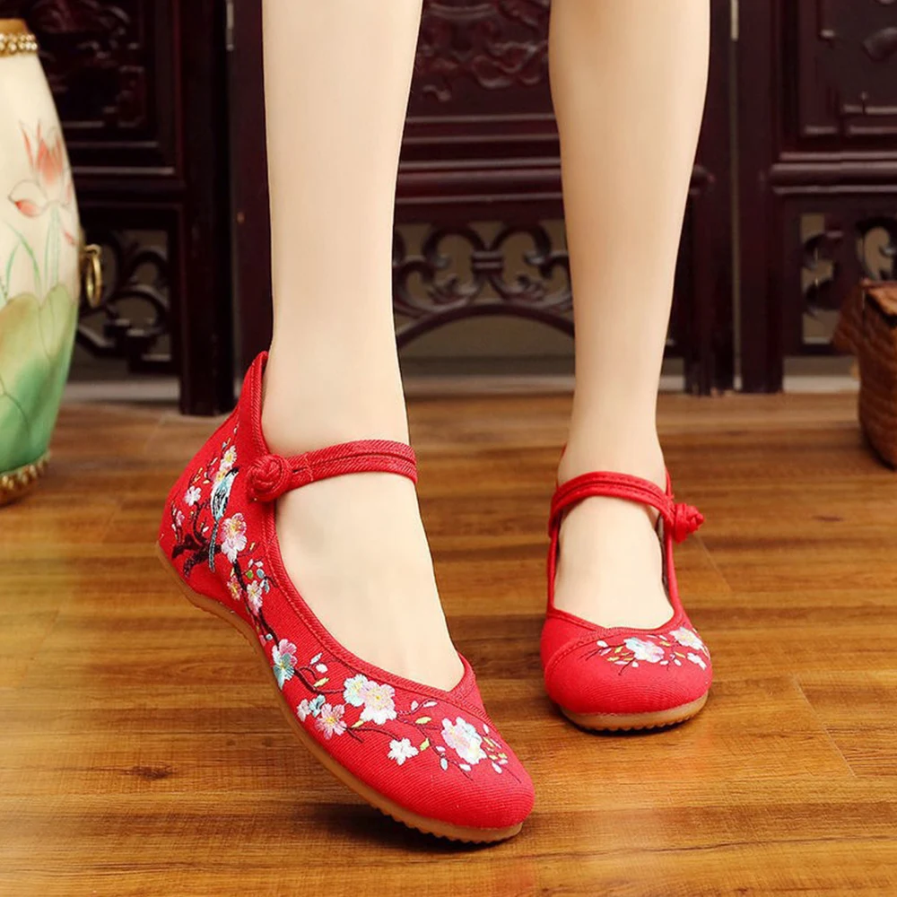 Women‘s Cheongsam Shoes Low Heel Single Shoes Retro Mercerized Satin Chinese Elements Flat Heel Shoes Embroidery Hanfu Shoes
