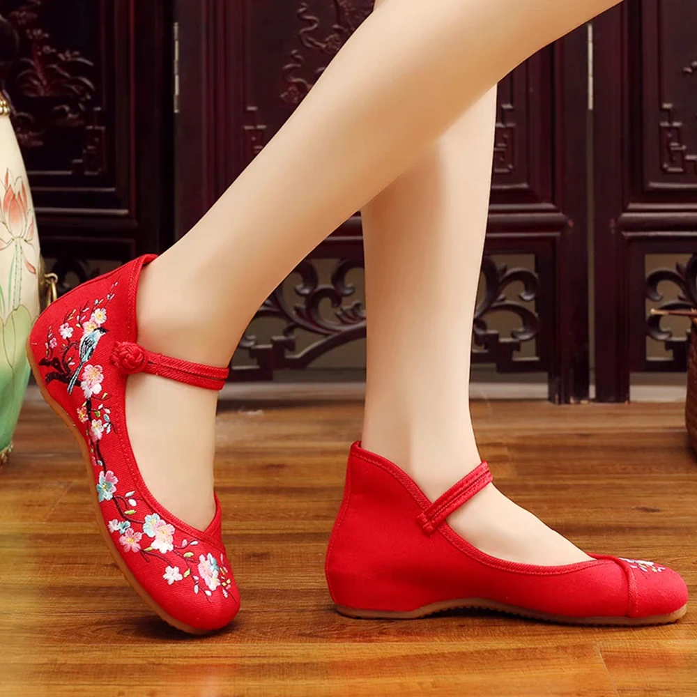 Women‘s Cheongsam Shoes Low Heel Single Shoes Retro Mercerized Satin Chinese Elements Flat Heel Shoes Embroidery Hanfu Shoes