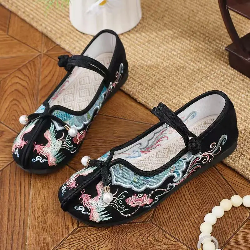 Woman's Chinese Traditional New Flat Sole Embroidered Shoe Soft Sole Non Slip Round Toe Hanfu Shoes Lightweight Canvas Shoes