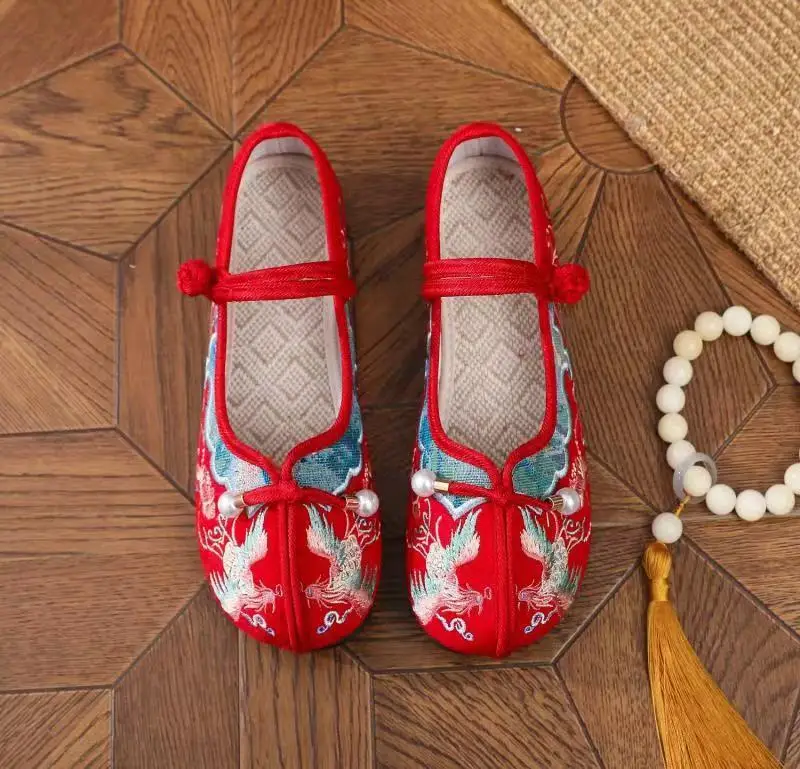 Woman's Chinese Traditional New Flat Sole Embroidered Shoe Soft Sole Non Slip Round Toe Hanfu Shoes Lightweight Canvas Shoes