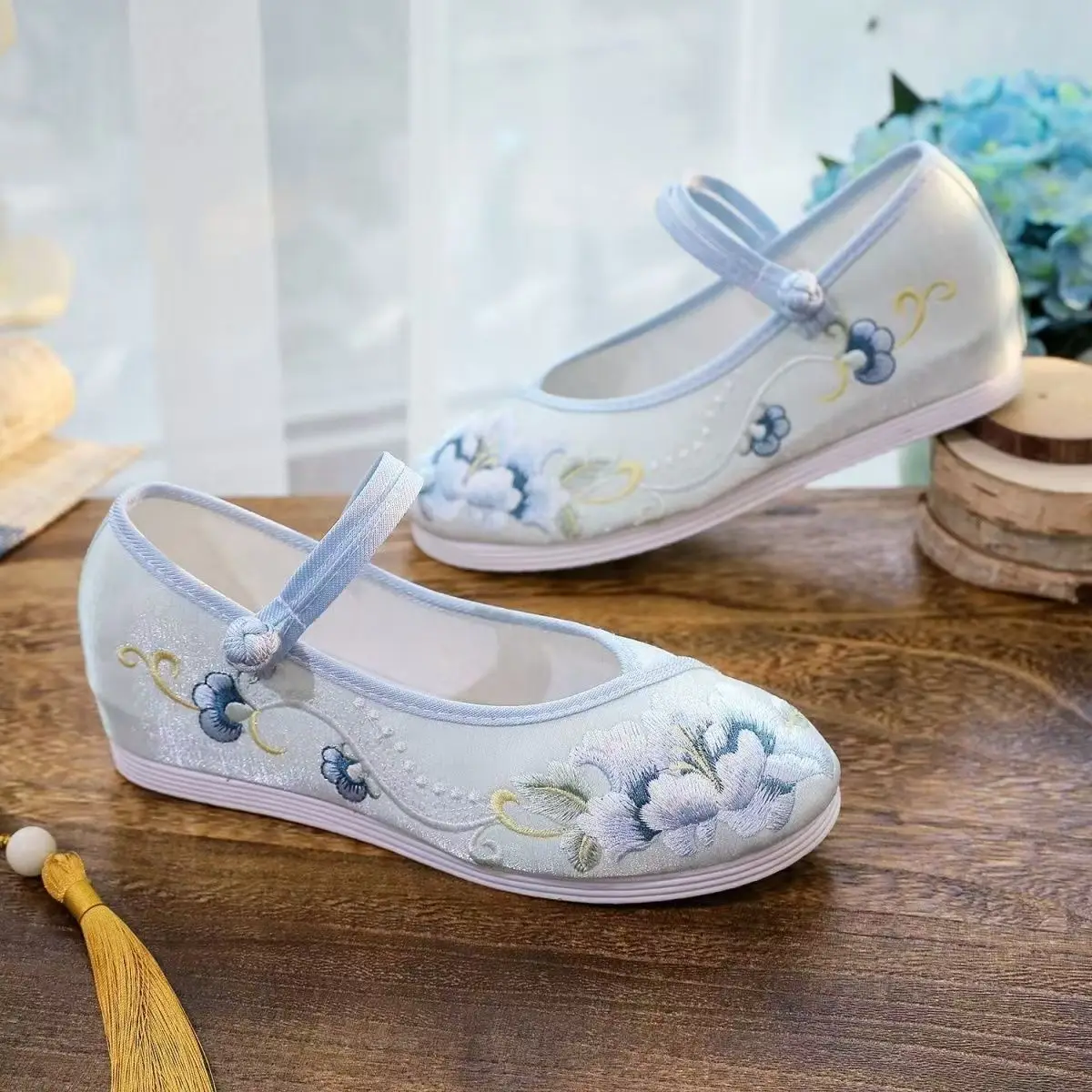 2024 New Women's Chinese Traditional Flat Sole Embroidered Shoes Soft Sole Round Toe Mary Jane Shoes Ethnic Style Hanfu Shoes