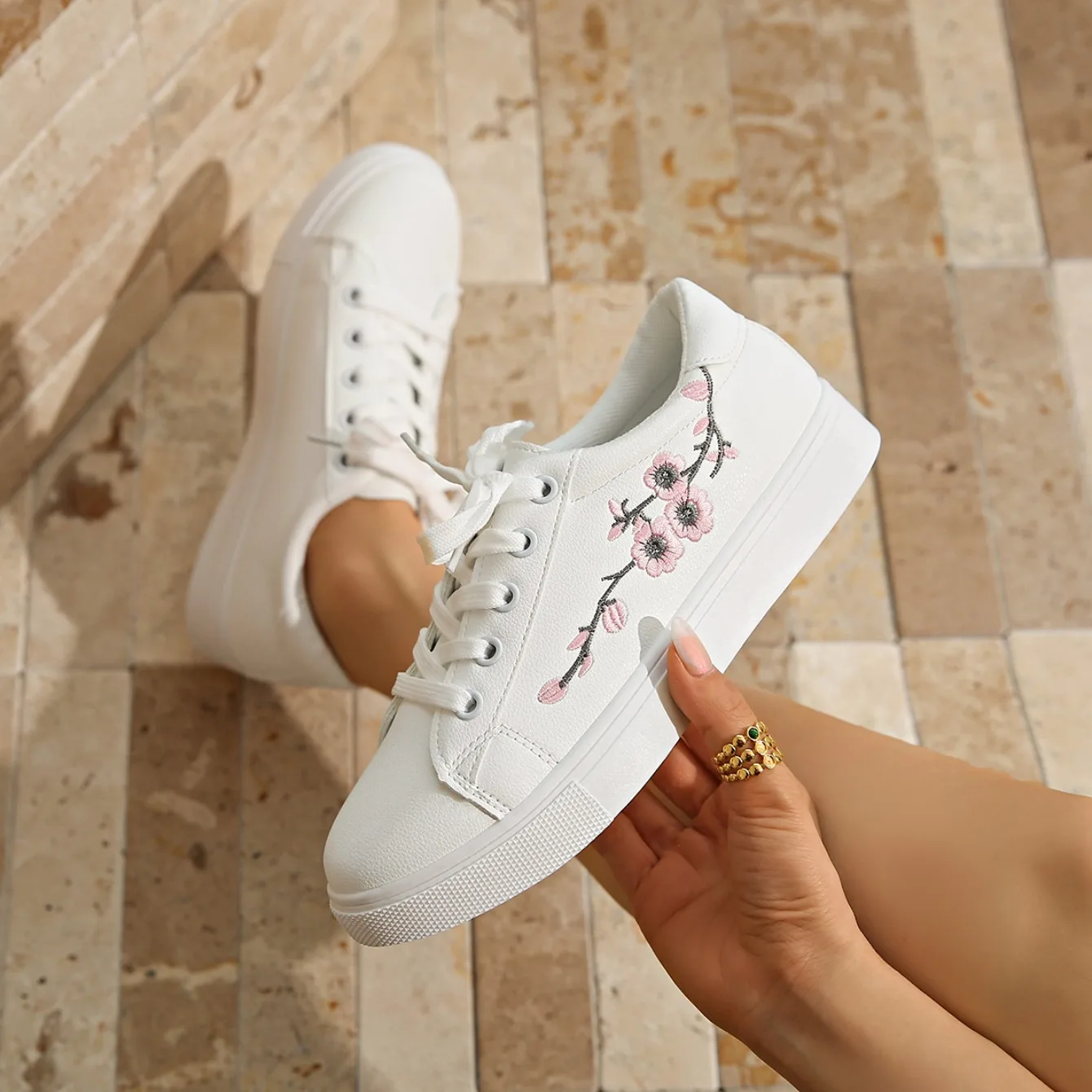Embroidery Women Designer Casual Sports Shoes 2025 New Flat White Shoes Spring Autumn New Low Top Breathable Board Shoes Women