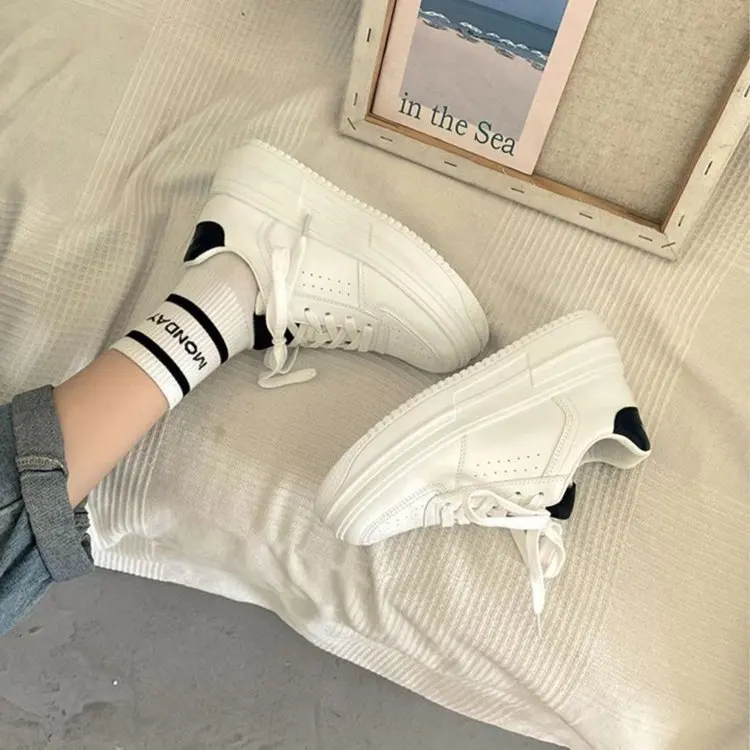 Thick soled white shoes for women's new shallow casual sports shoes, women's lace up height increasing running board shoes