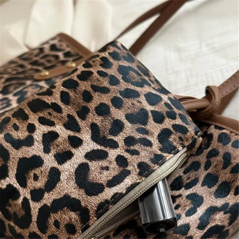 Leopard Tote  Bag with Pouch, Stylish Synthetic Leather Handbag Shoulder Bag, Large Capacity Shopping Bag for Women Daily Use