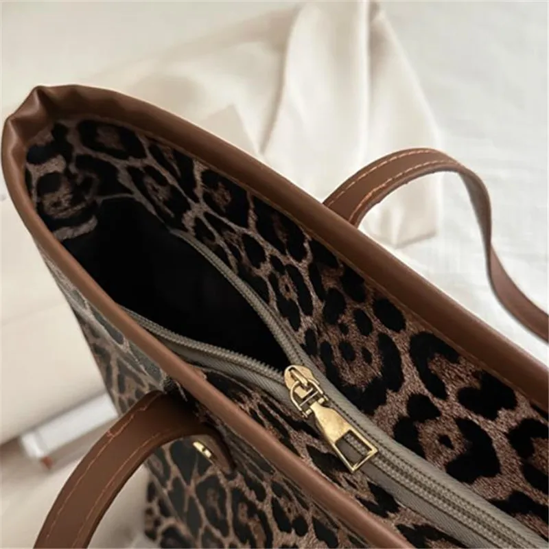 Leopard Tote  Bag with Pouch, Stylish Synthetic Leather Handbag Shoulder Bag, Large Capacity Shopping Bag for Women Daily Use