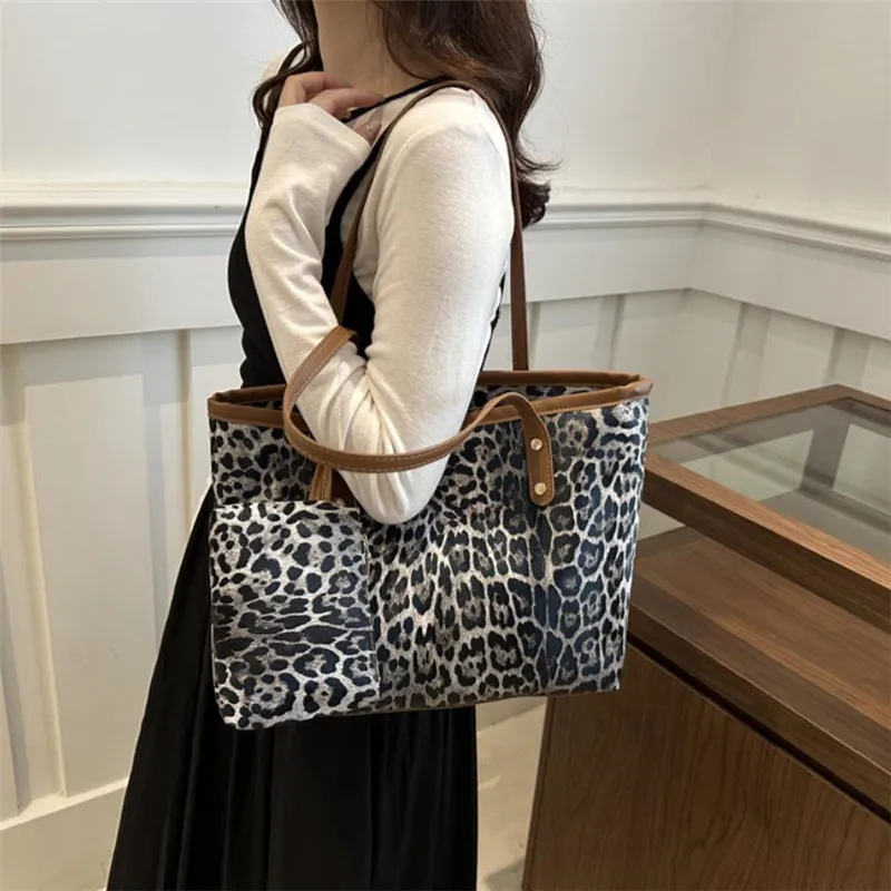 Leopard Tote  Bag with Pouch, Stylish Synthetic Leather Handbag Shoulder Bag, Large Capacity Shopping Bag for Women Daily Use