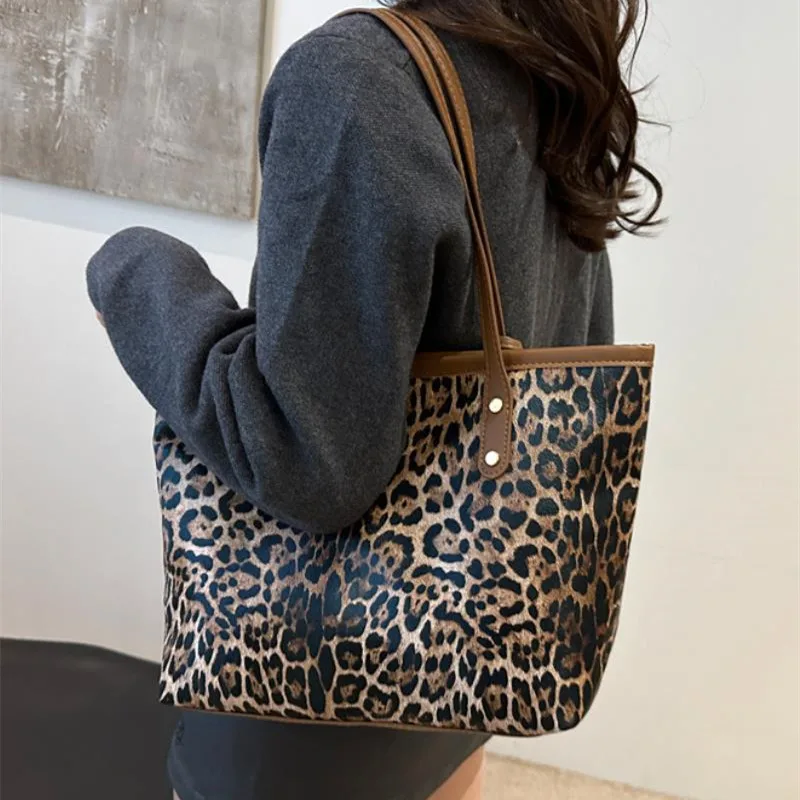 Leopard Tote  Bag with Pouch, Stylish Synthetic Leather Handbag Shoulder Bag, Large Capacity Shopping Bag for Women Daily Use