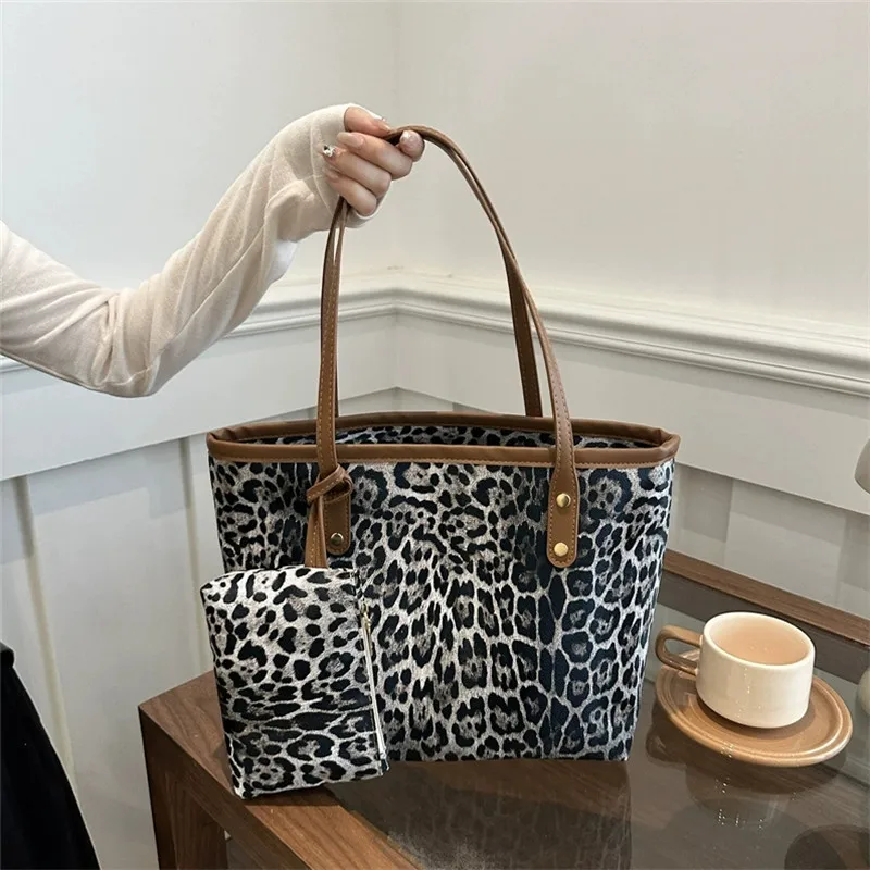 Leopard Tote  Bag with Pouch, Stylish Synthetic Leather Handbag Shoulder Bag, Large Capacity Shopping Bag for Women Daily Use
