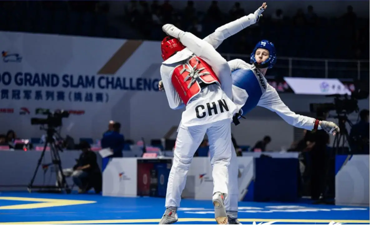 2025 New Style Taekwondo Uniform Tight-fitting Stretch Quick-drying Unisex Competition Suit Combat Dobok Customize Logo White