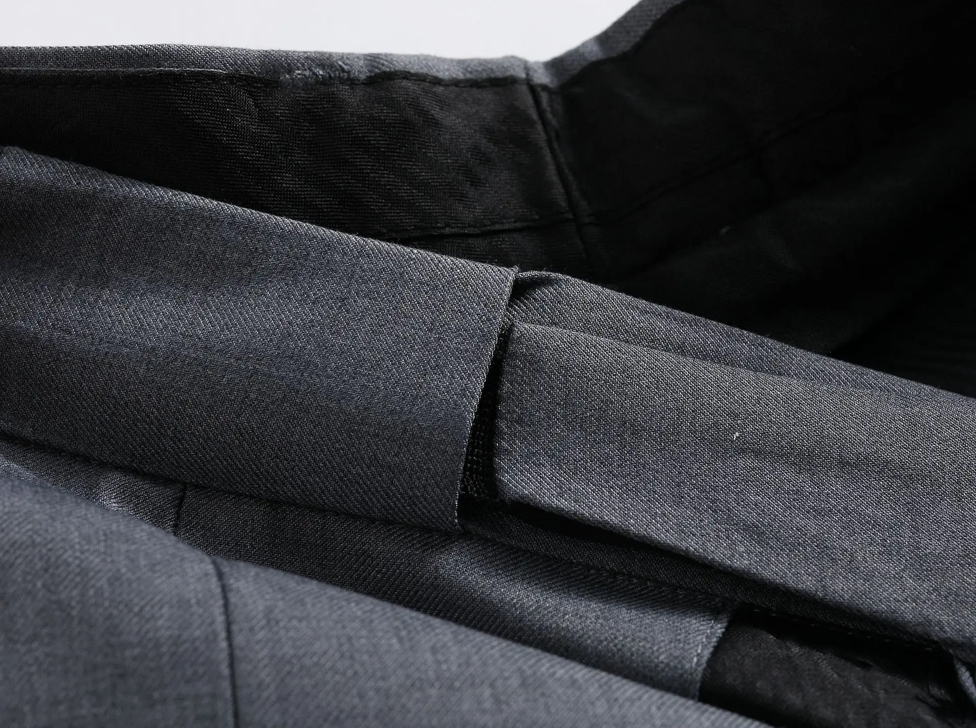 Chinese-style Men's Two-piece Set, Chinese Dragon Embroidery Pattern Stand-up Collar Long-sleeved Jacket Paired with Trousers.