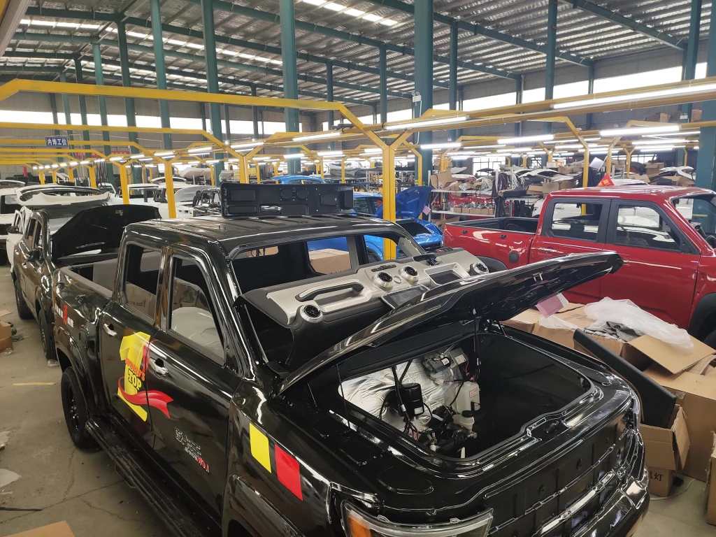 Factory Direct Sales Four-Wheel Electric Mini Car Leather Seats Single Drive Made China Cheap Electric Vehicle Lead Acid Battery