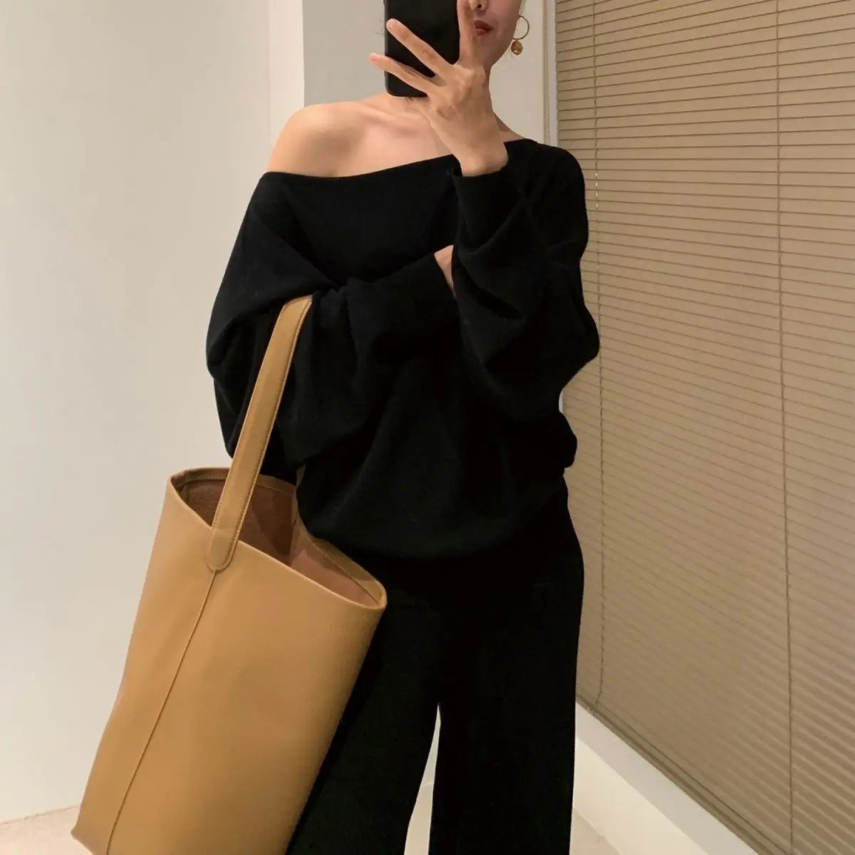 European Style Fashion Women Spring Elegant Lazy Style Off-Shoulder Mature Knitted Collar Sweatshirt Wide Elegant Two-Piece Set