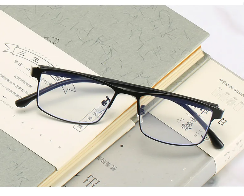 New Fashion Glasses for Women Retro Transparent Glasses Anti Blue Light Eyeglass Frame Luxury Brand Design Four Seasons Spectac