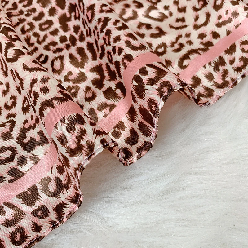 Popular Shawls Europe And America Fashion Bandannas Wild leopard print Sunscreen 90X90CM Bandanna Luxury Square Silk Scarves