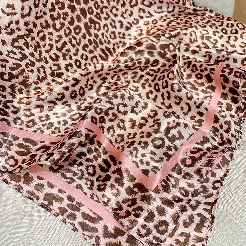 Popular Shawls Europe And America Fashion Bandannas Wild leopard print Sunscreen 90X90CM Bandanna Luxury Square Silk Scarves