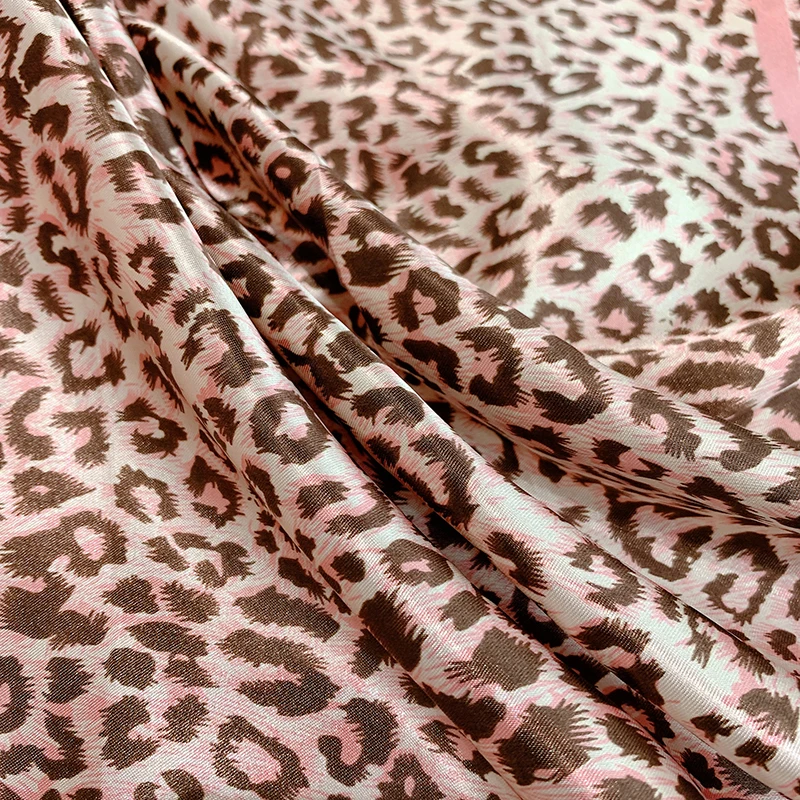 Popular Shawls Europe And America Fashion Bandannas Wild leopard print Sunscreen 90X90CM Bandanna Luxury Square Silk Scarves