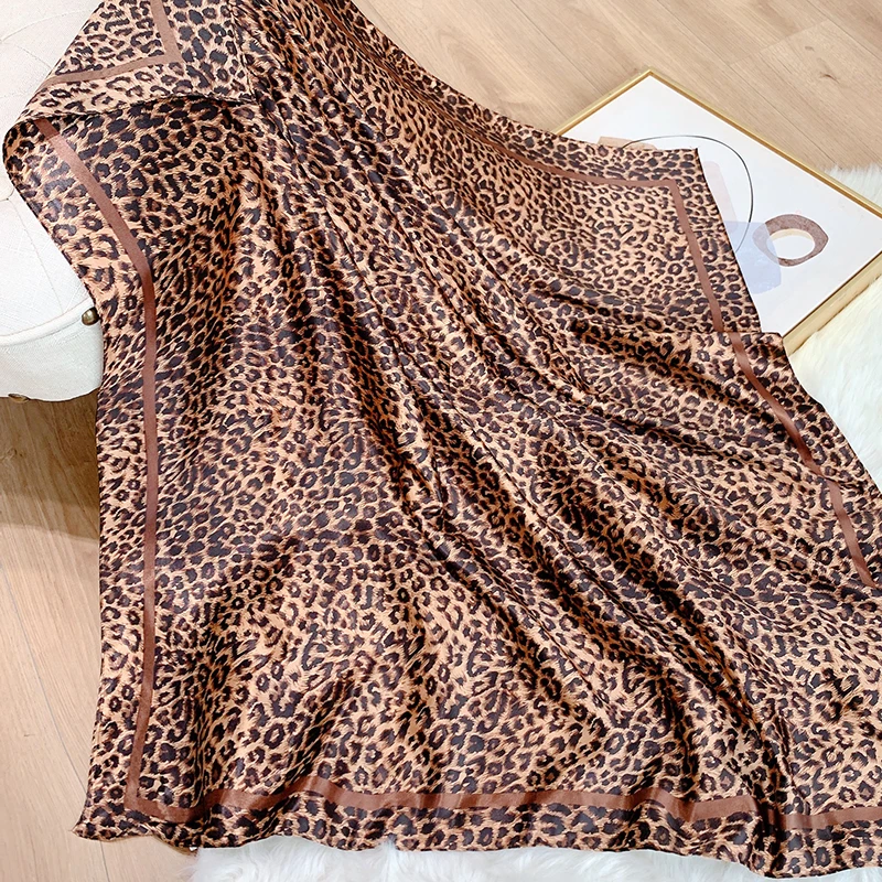 Popular Shawls Europe And America Fashion Bandannas Wild leopard print Sunscreen 90X90CM Bandanna Luxury Square Silk Scarves